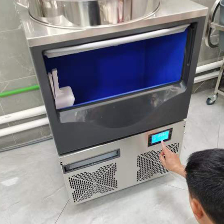 150公斤雪花制冰機(jī)交付某餐飲店使用