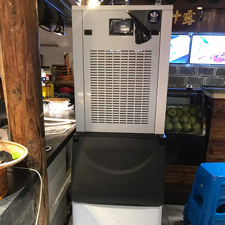 300公斤雪花制冰機(jī)交付寧波某中餐廳使用